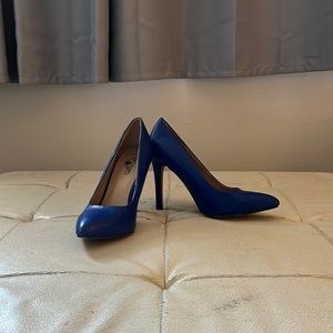 Journee Collection heels